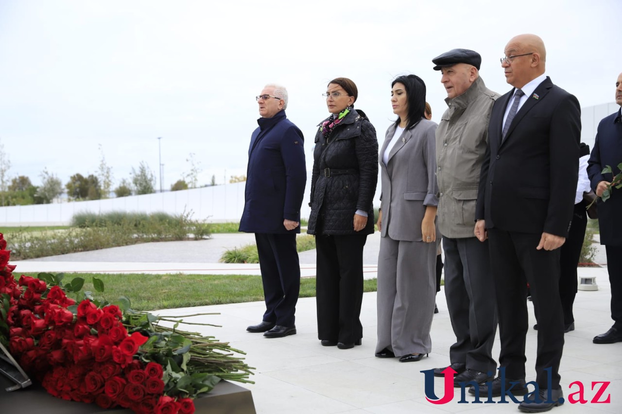 Dövlət rəsmiləri Zəfər parkını ziyarət edir - FOTOLAR (VİDEO)